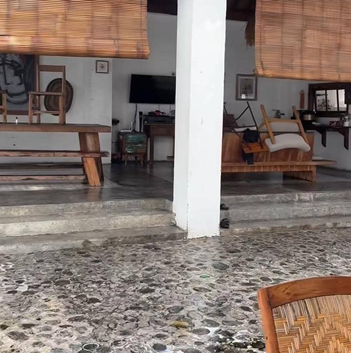 Hanung Bramantyo bersih rumah saat mudik