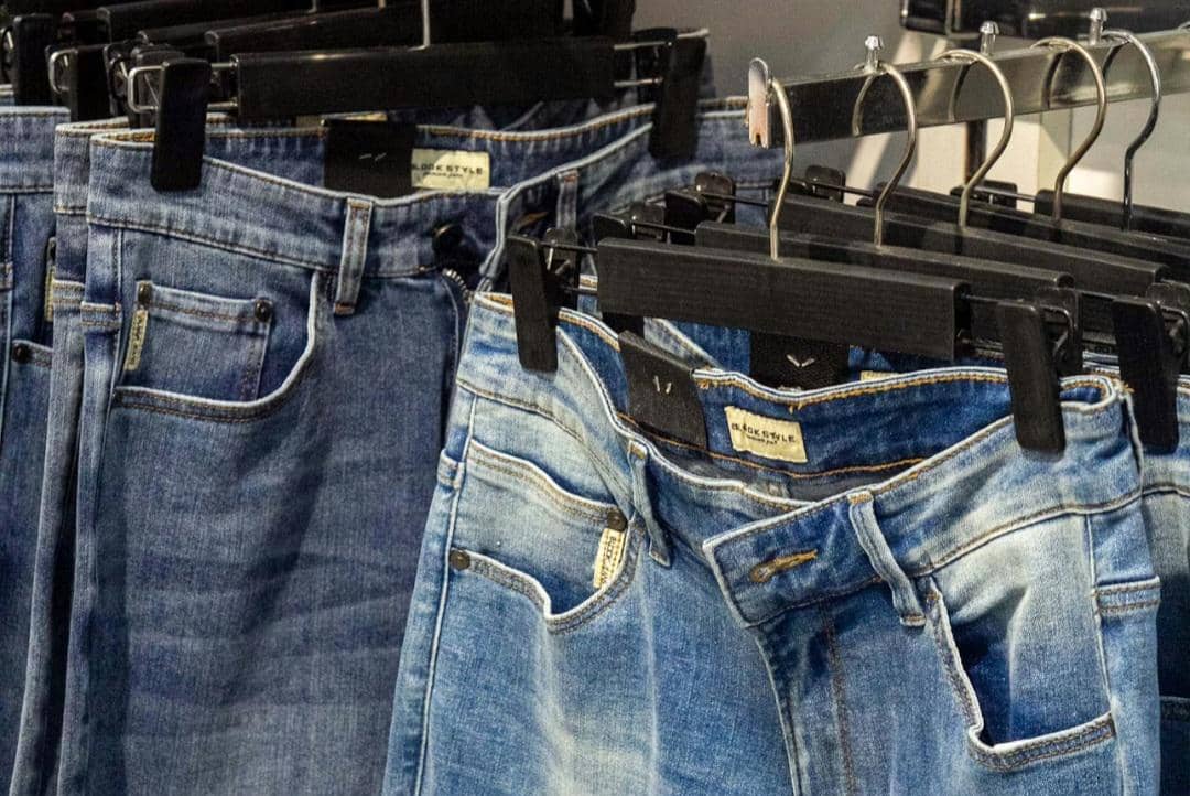 ilustrasi celana denim