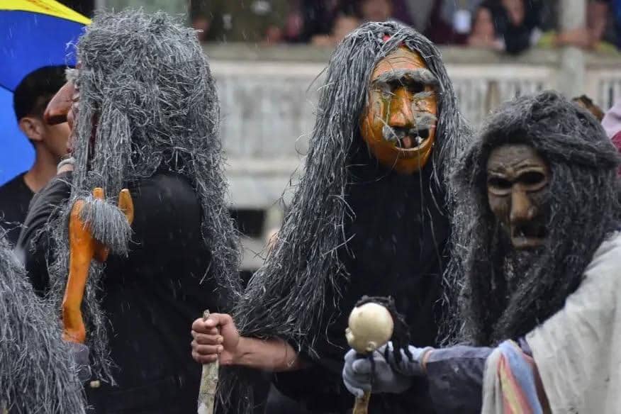 Tradisi Sekura Meriahkan Perayaan 2 Syawal di Lampung Barat