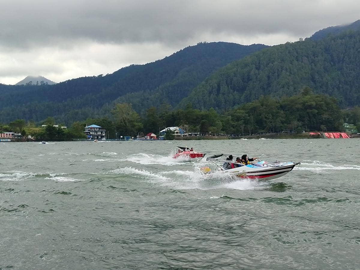Suasana lokasi wisata Telaga Sarangan di Magetan libur lebaran hari ke-3. IDN Times/Riyanto.