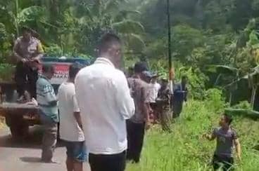 Pasutri asal Kabupaten Magetan tewas usai motor yang ditumpangi masuk jurang di Kare Madiun. IDN Times/Istimewa.