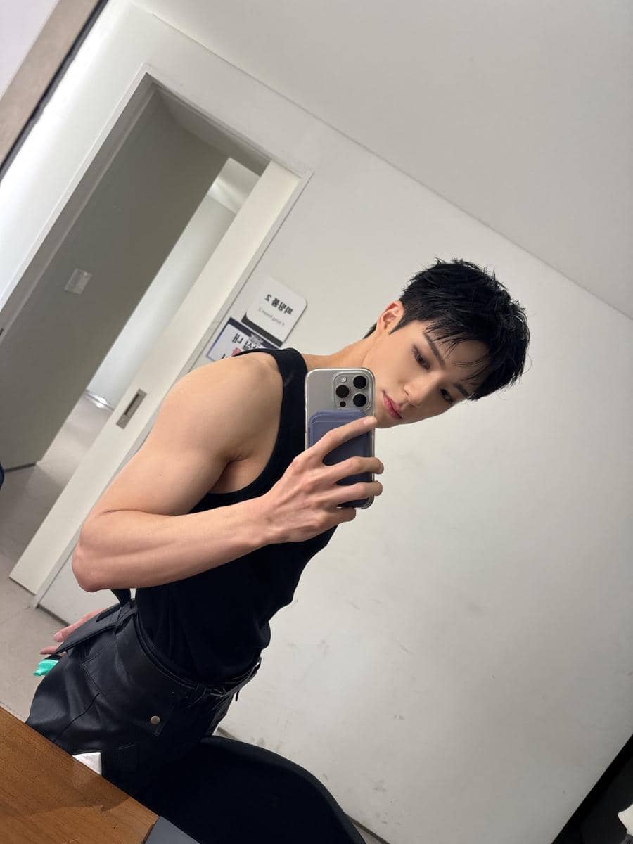 Jeno NCT mendadak hapus foto selfie di platform layanan penggemar Bubble