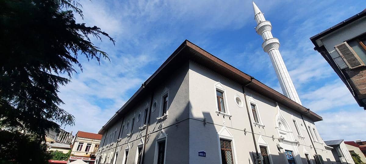 Pemandangan bagian luar Masjid Batumi ke udara.