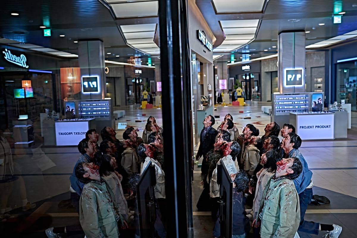 still cut film Colony