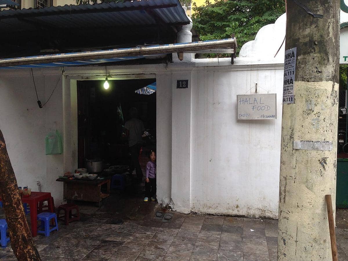 potret area makanan halal di Masjid Al-Noor