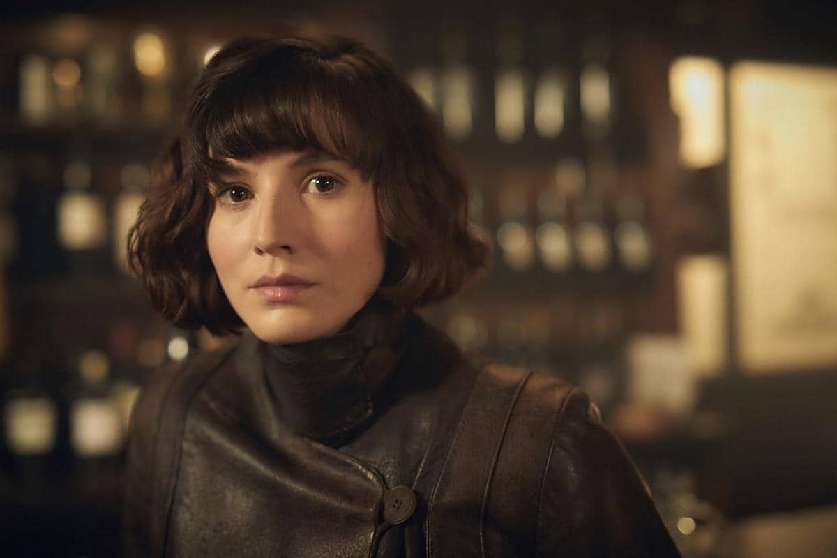 Charlie Murphy sebagai Jessie Eden