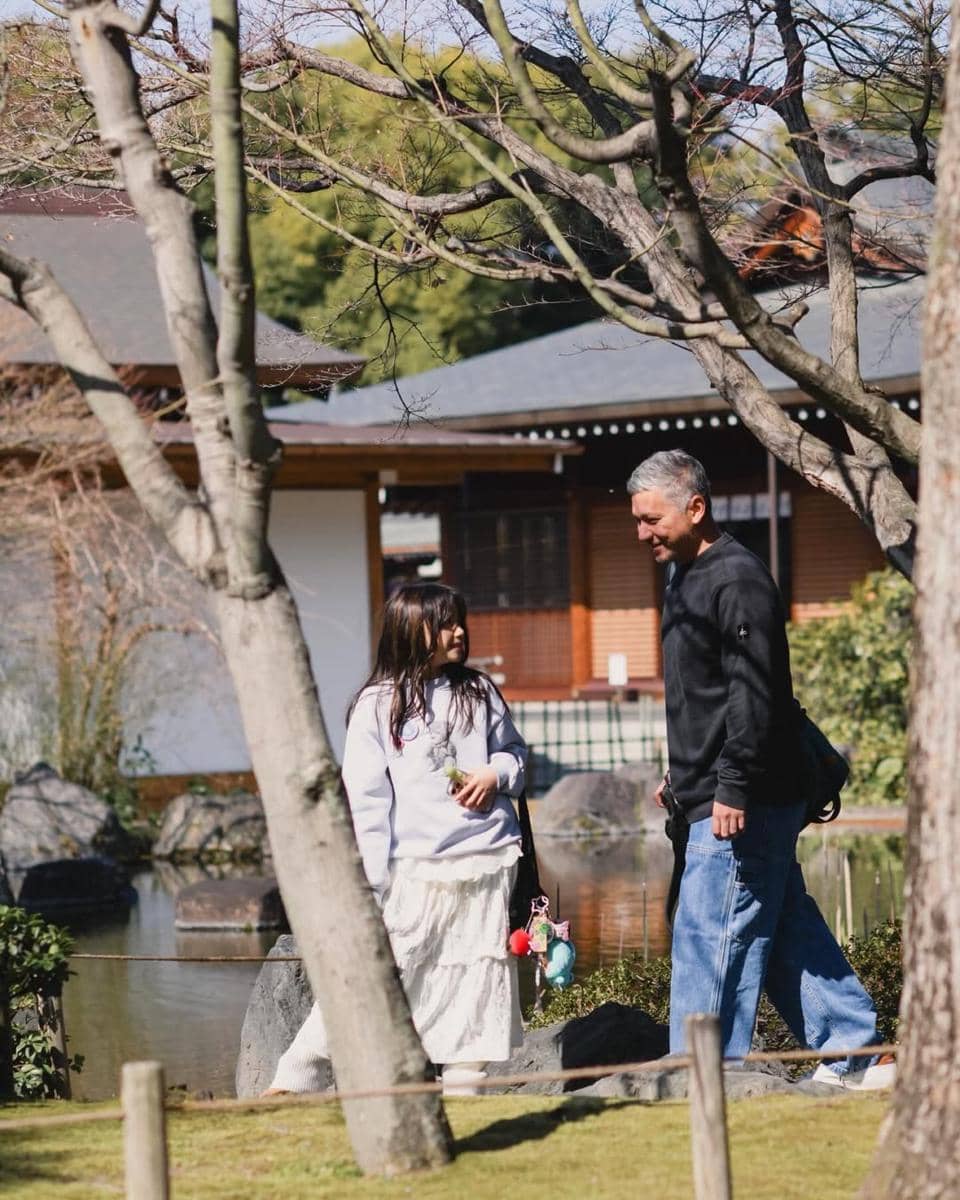 Gading, Gisel, Gempita menikmati sakura di Kōraku-en Garden