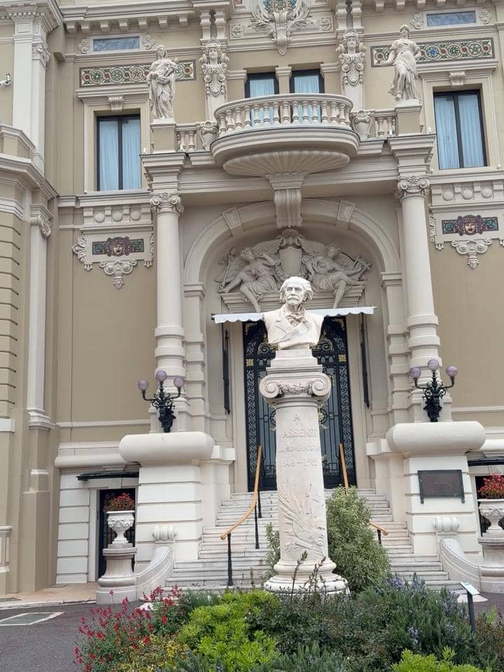 Angel Karamoy jalan-jalan di Monte Carlo, Monako