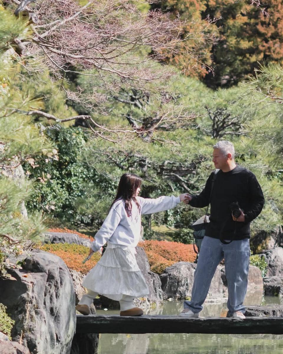 Gading, Gisel, Gempita menikmati sakura di Kōraku-en Garden