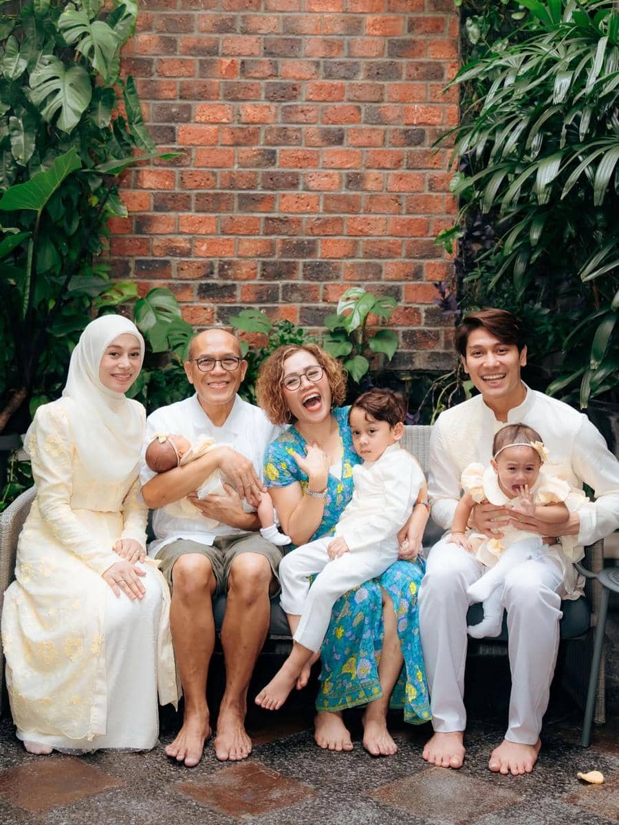 Gaya lebaran Lesti Kejora dan keluarga