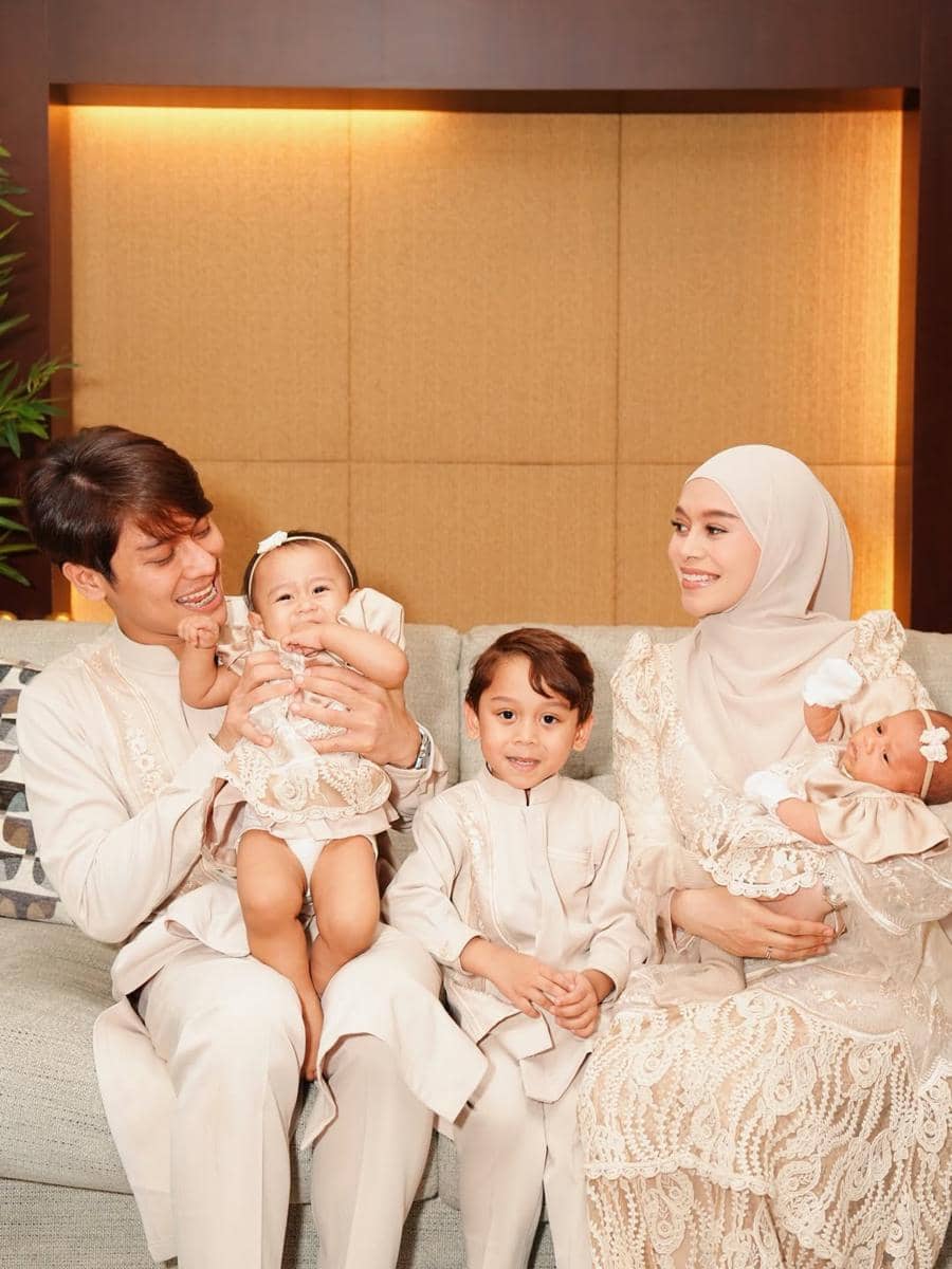  Gaya lebaran Lesti Kejora dan keluarga