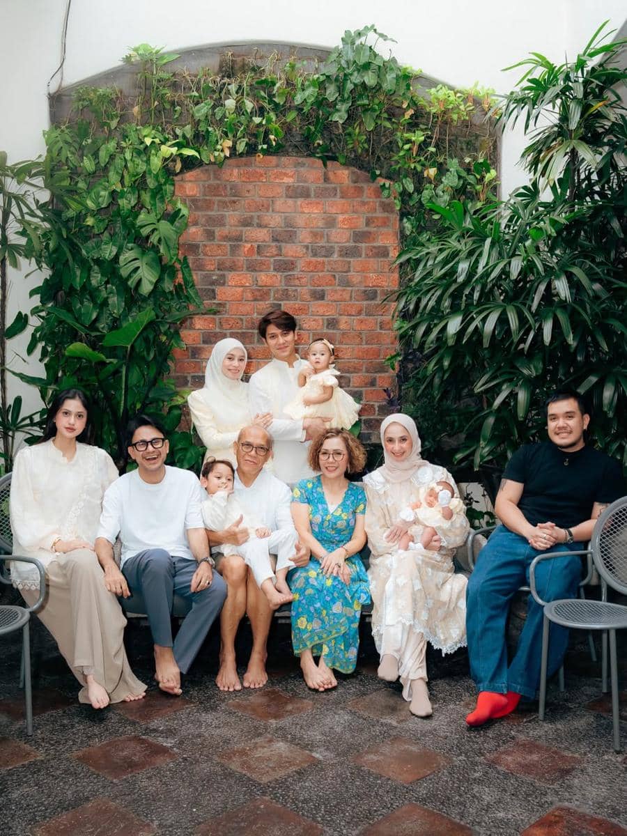 Gaya lebaran Lesti Kejora dan keluarga