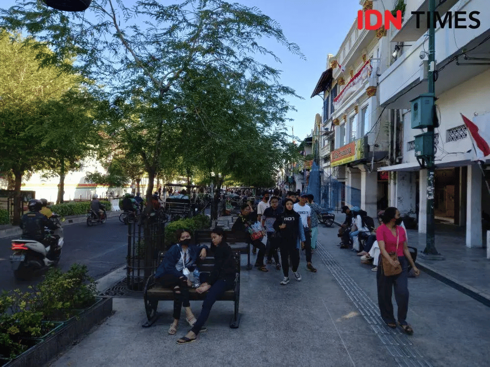 Ilustrasi wisatawan di kawasan Malioboro. (IDN Times/Herlambang Jati Kusumo)