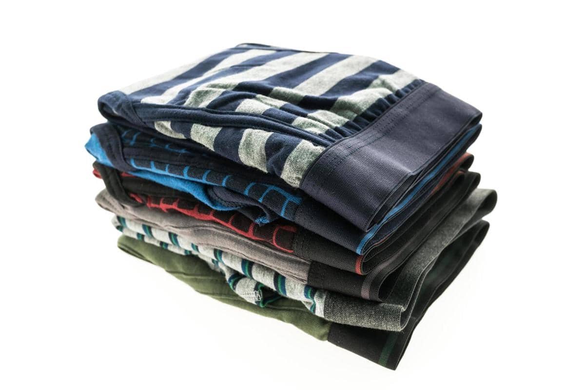 ilustrasi celana dalam pria