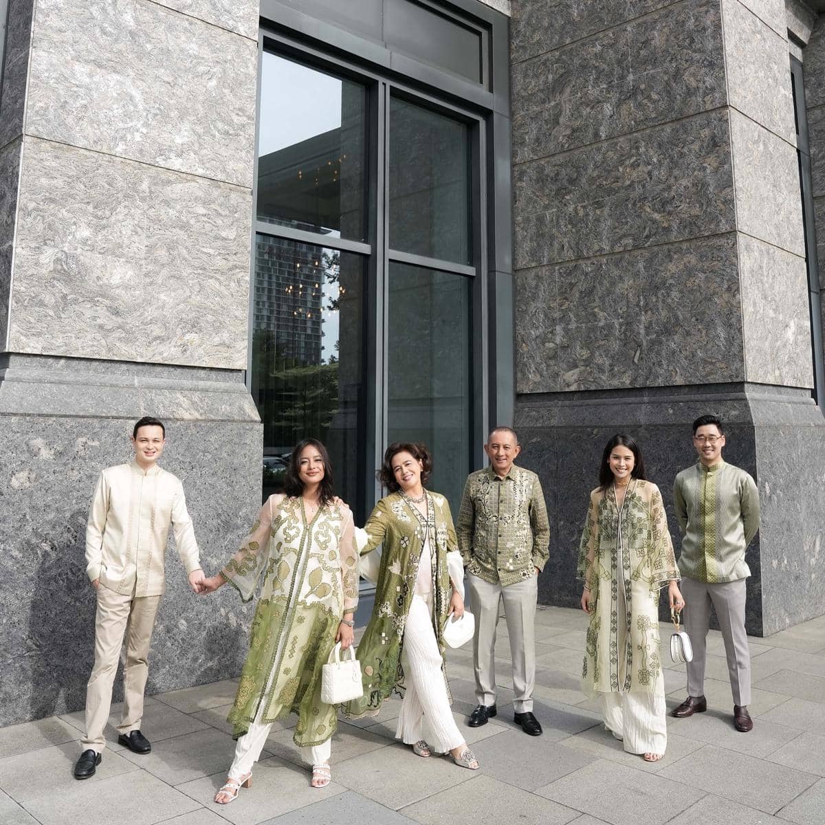 gaya Lebaran keluarga Maudy Ayunda