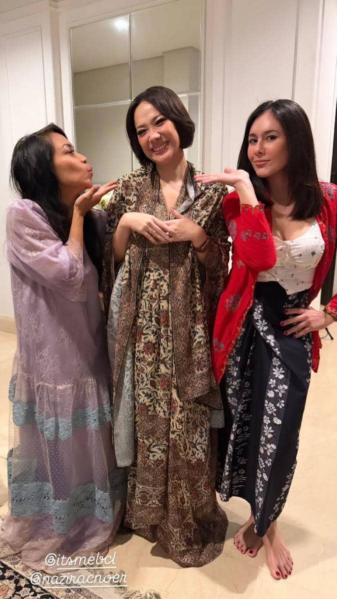Wulan Guritno dan Nazira C. Noer di acara ulang tahun dan halal bihalal BCL