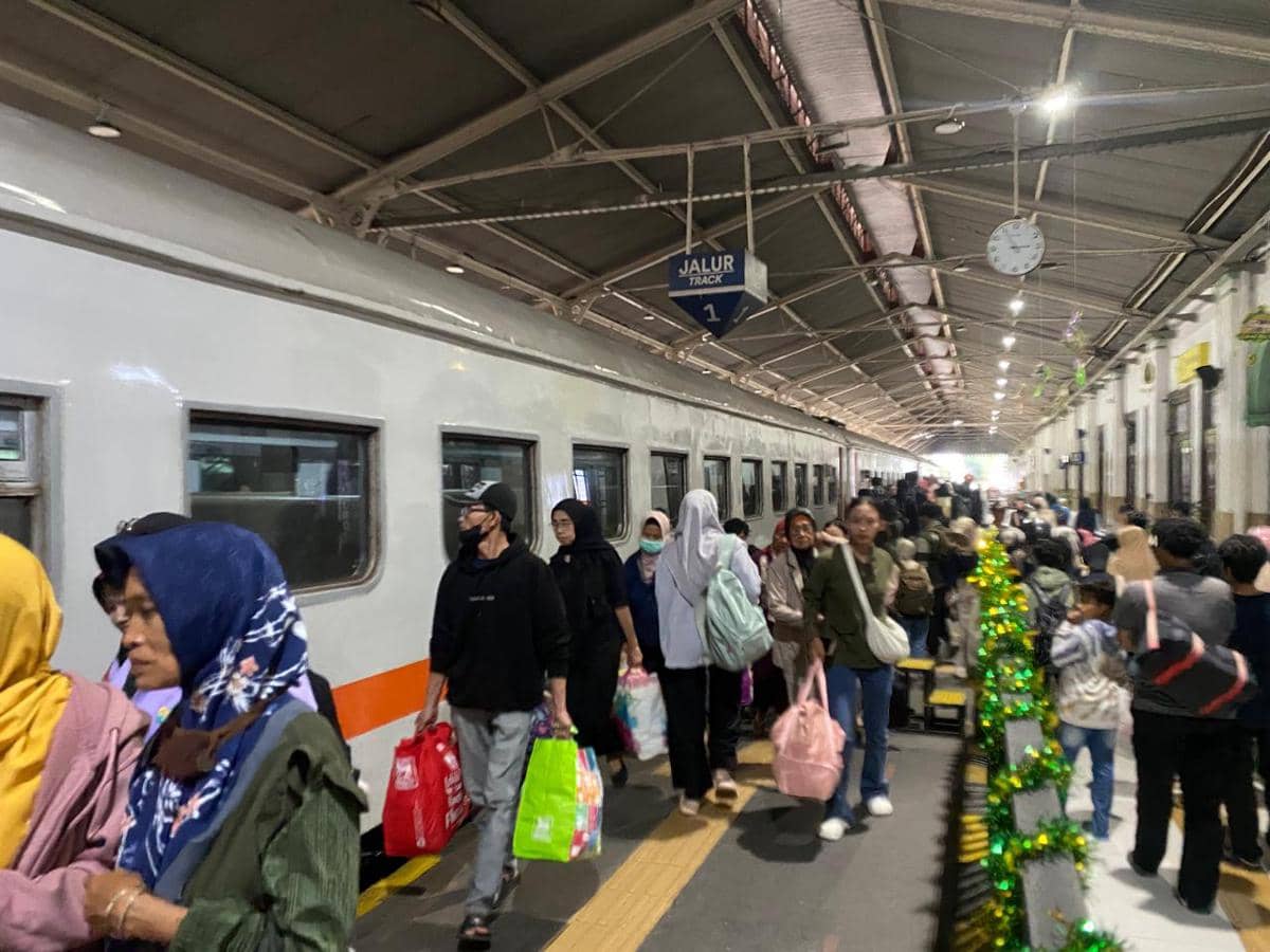 Lebaran, Volume Penumpang Commuter Line Surabaya Naik 10 Persen