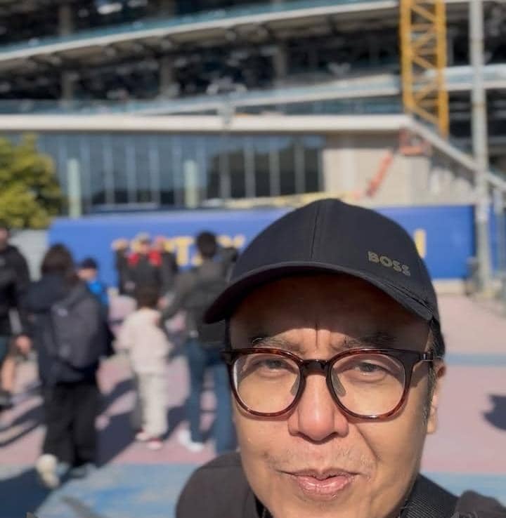 Ari Lasso dan anak liburan ke Barcelona