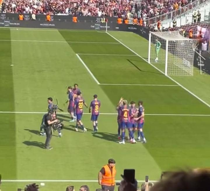 Ari Lasso dan anak liburan ke Barcelona