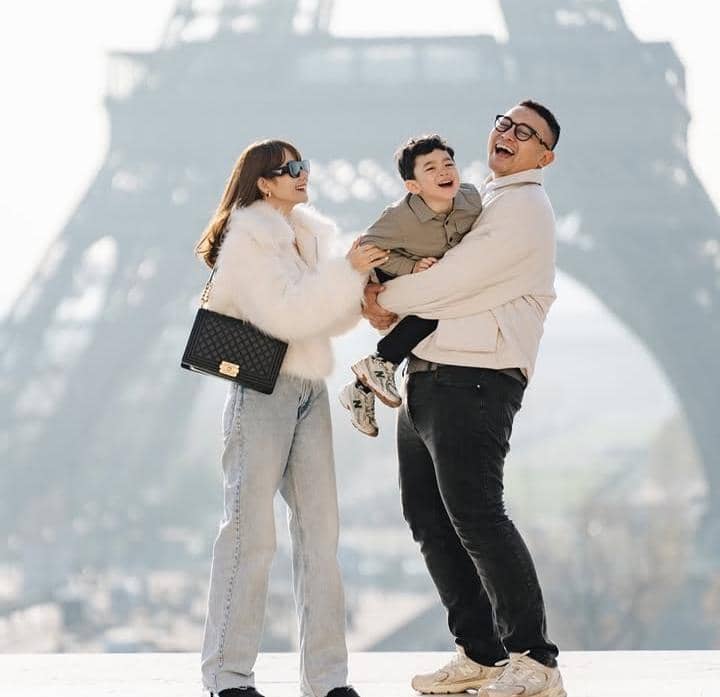 Gilang Dirga libur lebaran ke Paris