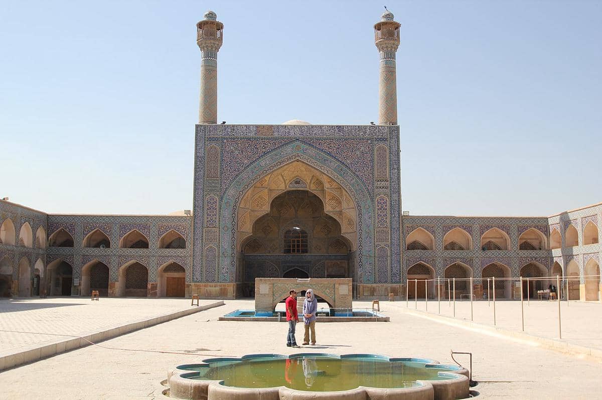 Masjed-e Jame, salah satu situs bersejarah yang rusak akibat serangan udara AS-Israel di kota Isfahan, Iran 