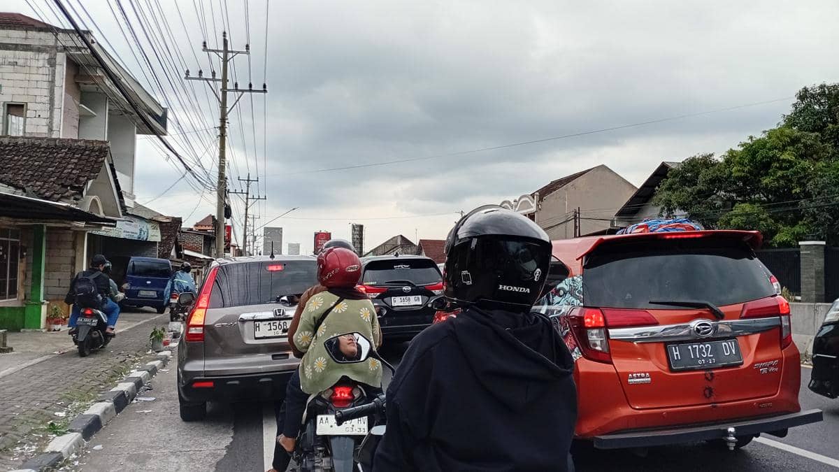 Perjalanan pulang cukup macet di beberapa titik, terutama di Magelang