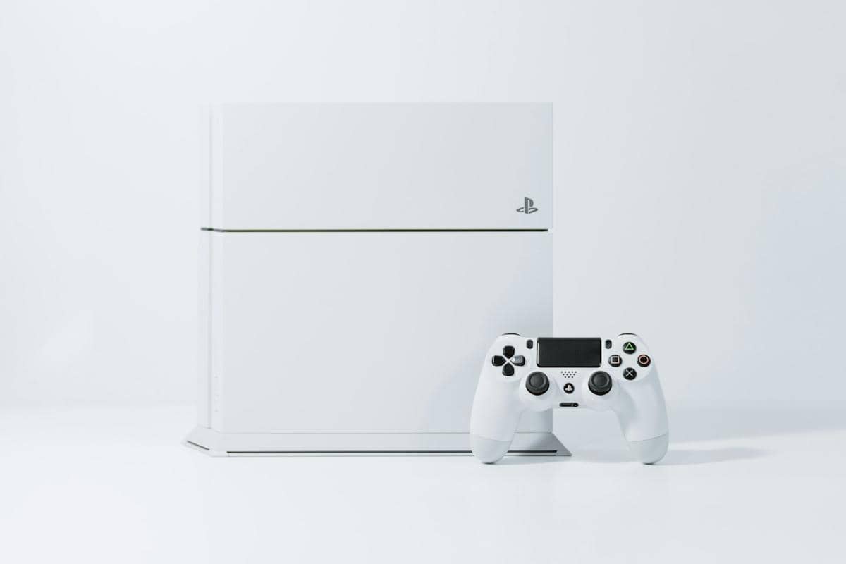 potret konsol PS4 putih