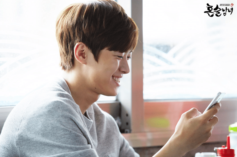 Gong Myung di drama Drinking Solo