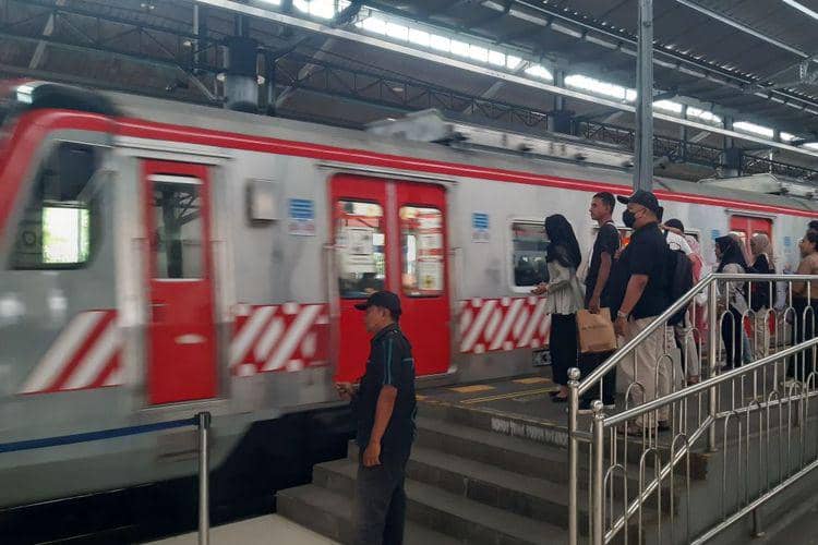 Lihat kembali jadwal KRL Solo-Jogja untuk semua stasiun.(KOMPAS.com/Labib Zamani)