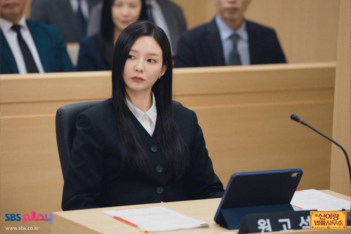 Cuplikan drama Korea Phantom Lawyer