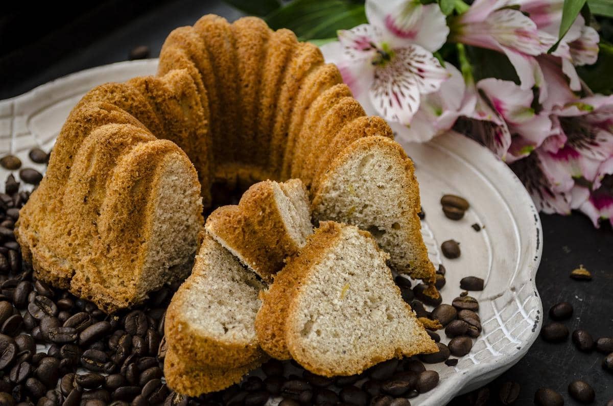 Resep Bolu Jadul Gula Merah Lembut dan Wangi, Anti Gagal!