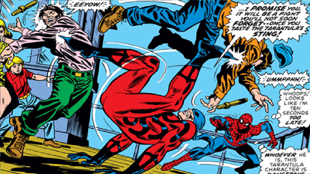 Tarantula menggunakan senjata ikoniknya