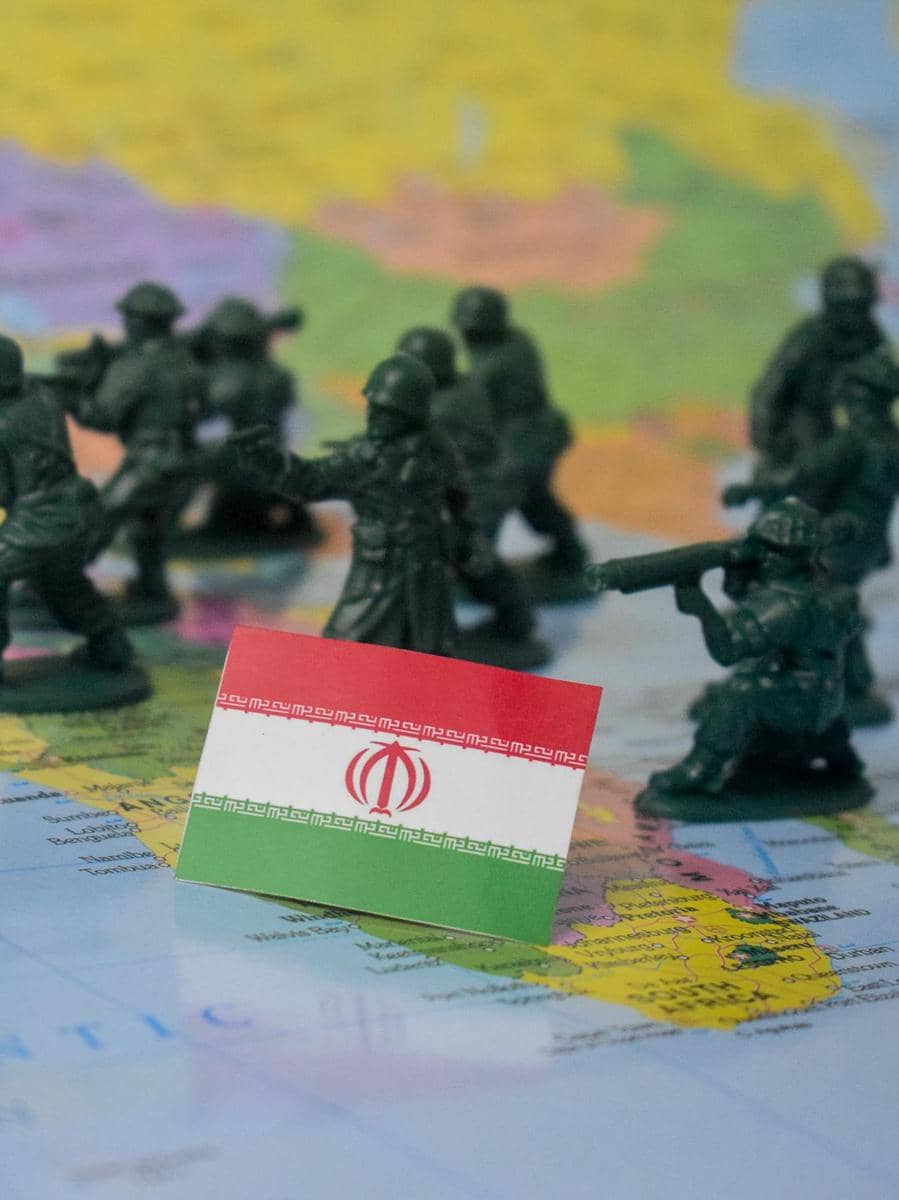 illustrasi miniatur tentara Iran 