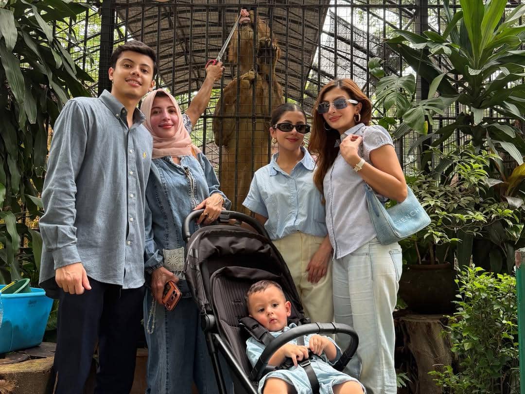 10 Potret Sarah Keihl ajak Keluarga Berlibur ke Kebun Binatang, Happy!