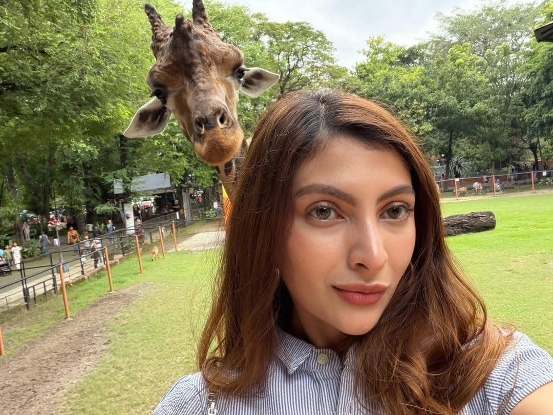 Sarah Keihl ajak keluarga berlibur ke kebun binatang