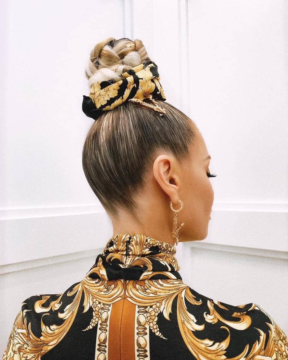 Ide styling rambut dengan bandana