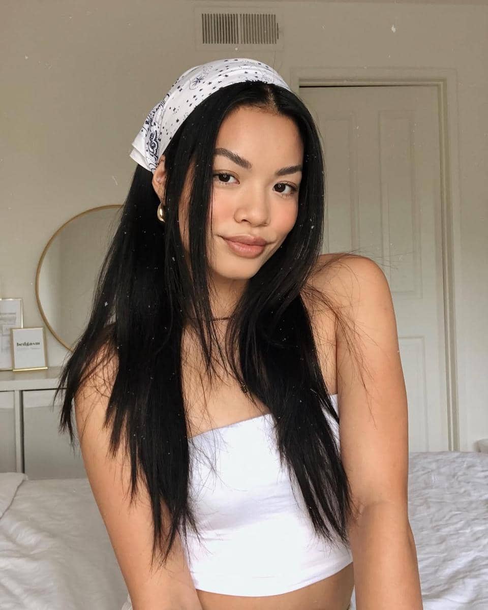 Ide styling rambut dengan bandana