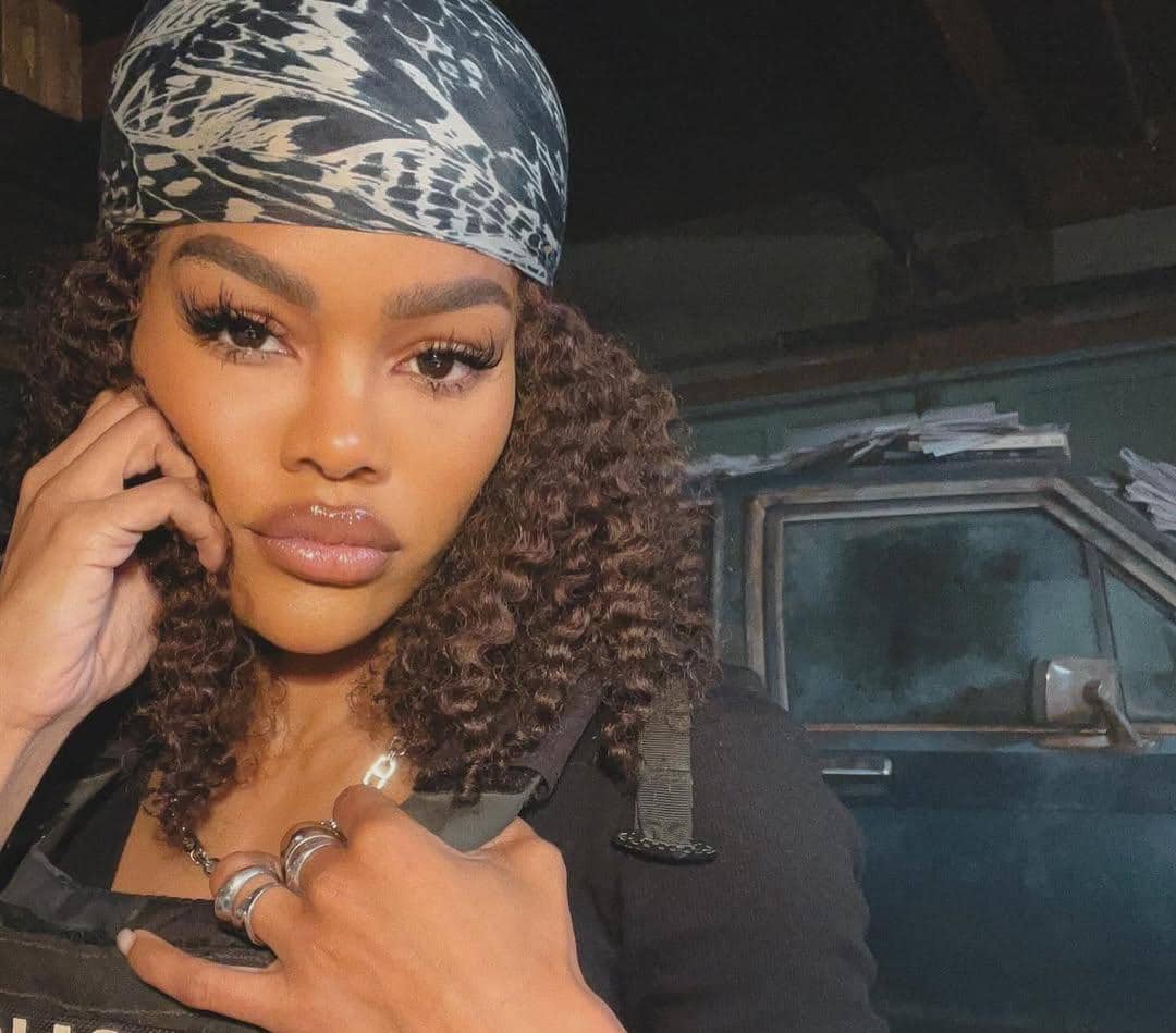 Ide styling rambut dengan bandana