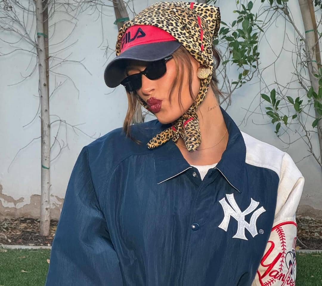 Ide styling rambut dengan bandana