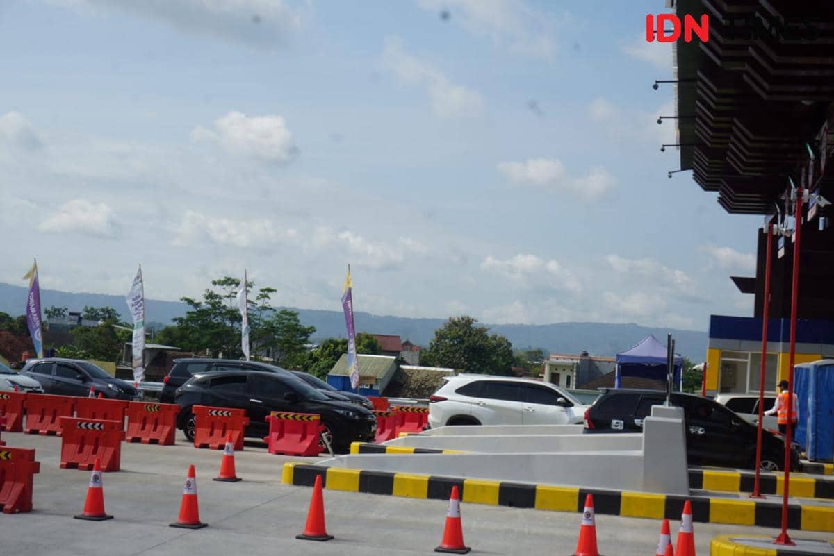  Tol Jogja-Solo ruas Prambanan–Purwomartani ditambah jam operasional hingga pukul 22.00 WIB. (IDNTimes/Tunggul Damarjati) dibuka secara fungsional untuk mendukung arus mudik Lebaran 2026 mulai Senin (16/3/2026). (IDNTimes/Tunggul Damarjati)