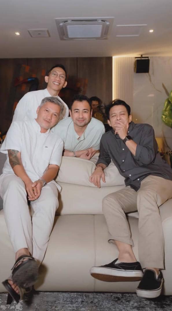 artis di open house Raffi Ahmad dan Nagita Slavina