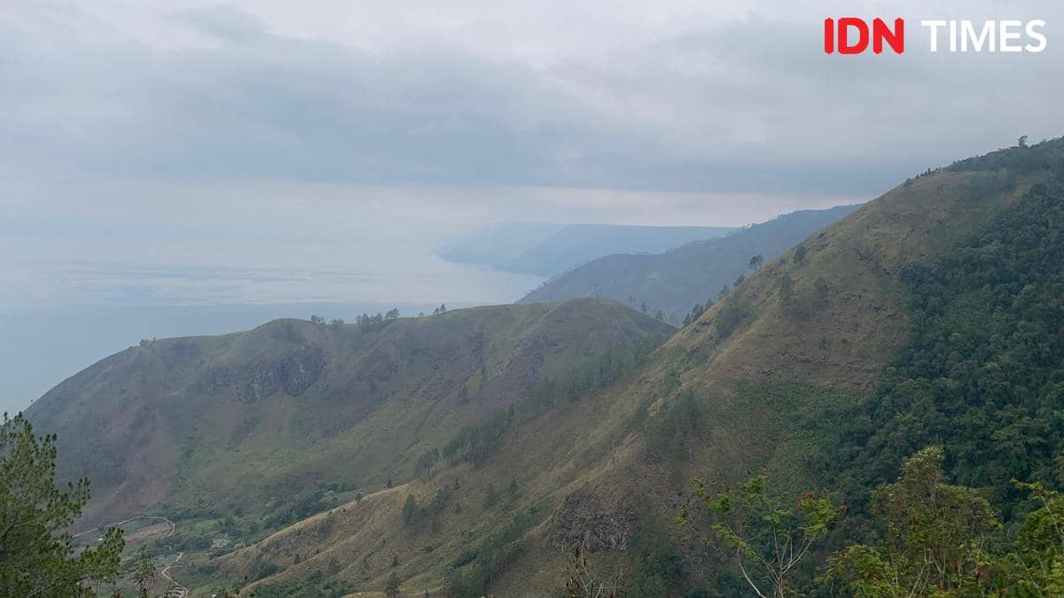 Bukit Holbung Samosir (IDN Times/Doni Hermawan)