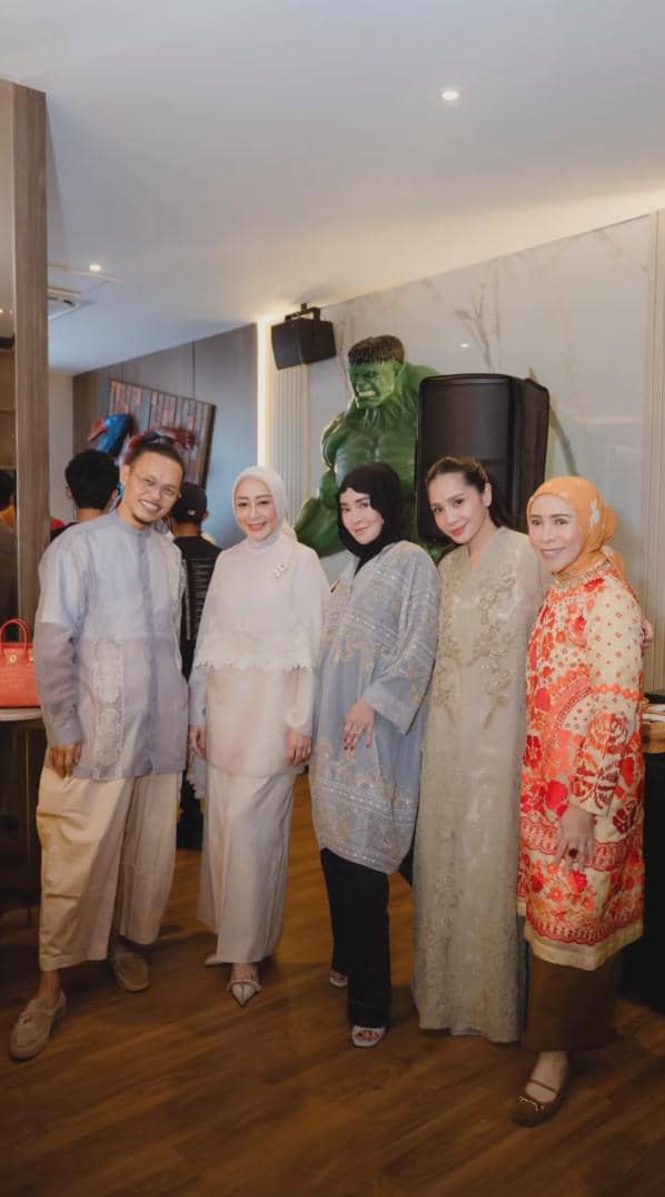 artis di open house Raffi Ahmad dan Nagita Slavina