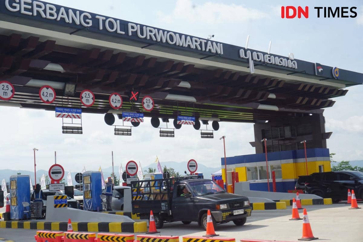  Tol Jogja-Solo ruas Prambanan–Purwomartani ditambah jam operasional hingga pukul 22.00 WIB. (IDNTimes/Tunggul Damarjati) dibuka secara fungsional untuk mendukung arus mudik Lebaran 2026 mulai Senin (16/3/2026). (IDNTimes/Tunggul Damarjati)