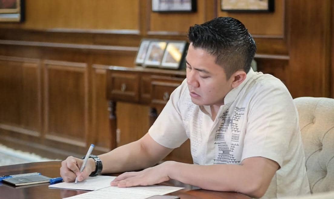 Sekretariat Kabinet (Seskab) Teddy Indra Wijaya menghadiri rapat penyesuaian sektor energi, Selasa (24/3/2026). (Instagram.com/sekretariat.kabinet)