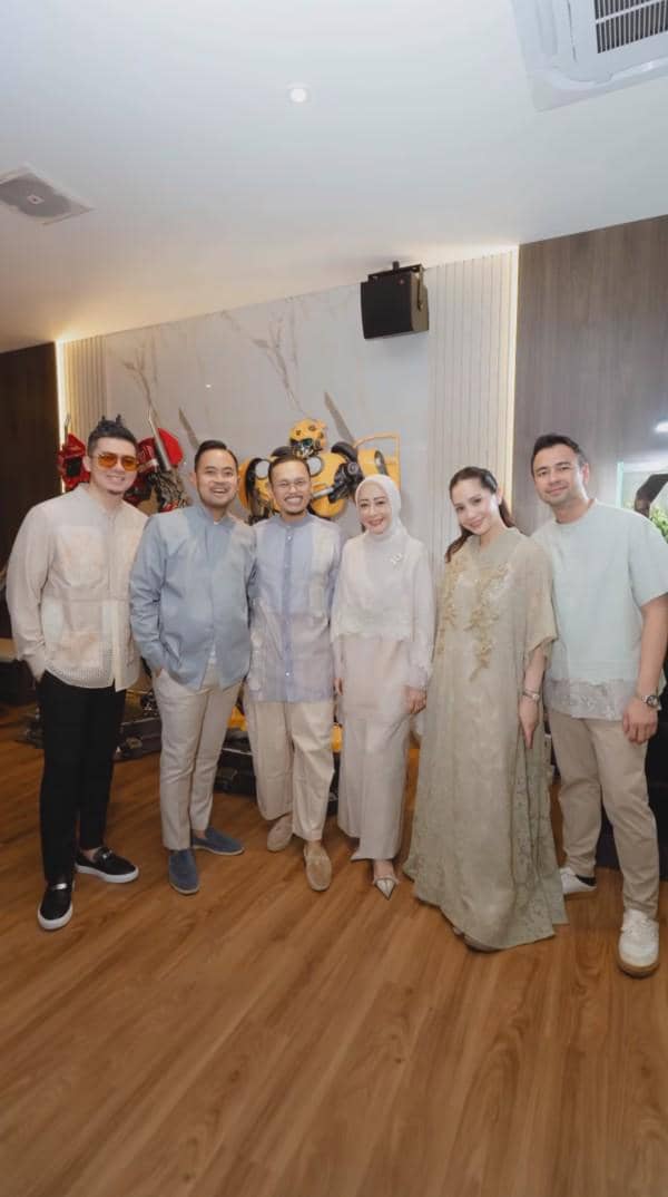artis di open house Raffi Ahmad dan Nagita Slavina