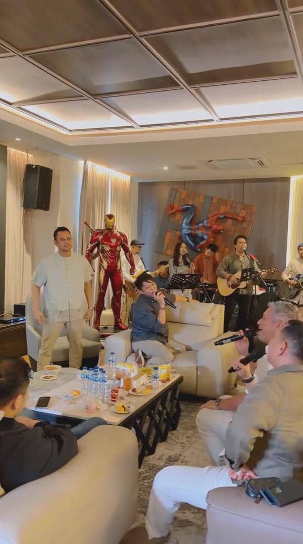 artis di open house Raffi Ahmad dan Nagita Slavina