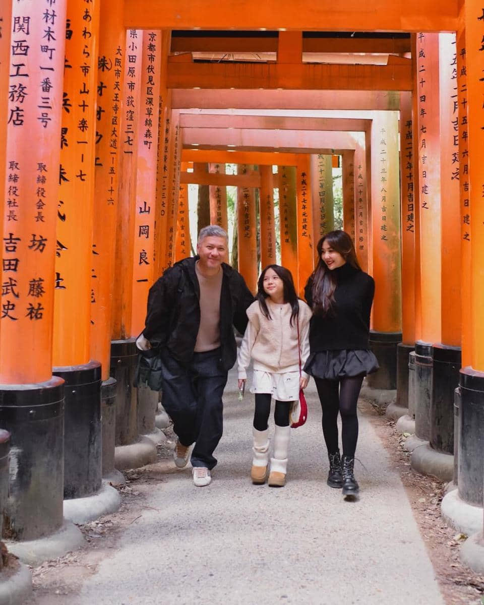 Gading, Gisel dan Gempi jalan-jalan di Kyoto