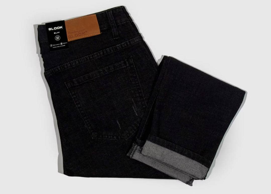 ilustrasi jeans hitam