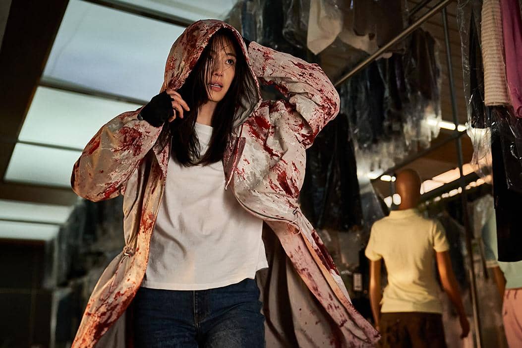 7 First Look Film Korea Colony, Jun Ji Hyun Terjebak Wabah Zombie